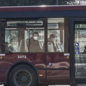 Trasporti: le 6 regole da rispettare sui mezzi secondo il Mit