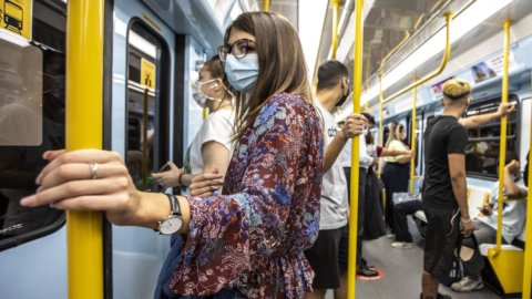 Covid-19: the anti-contagion rules on public transport and at home