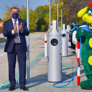 En voiture électrique aussi à Gardaland : les premières colonnes d'Enel X