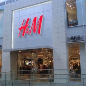 H&M: বুদ্ধিমত্তা পরীক্ষার মাধ্যমে 1.500 ছাঁটাই, শীর্ষ পছন্দ কর্মীদের কাঁপছে