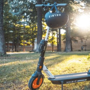 Enel, Helbiz scooter'lara yenilenebilir enerji sağlıyor