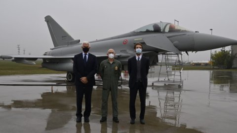 Леонардо поставил в ВВС самый совершенный истребитель Eurofighter Typhoon.