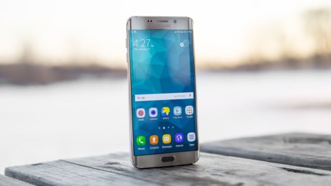 Samsung, mencatat keuntungan +58,6% berkat chip dan smartphone. Bagi Huawei, pendapatan dan keuntungan anjlok