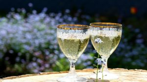 Bollicine calice spumanti champagne Foto di Ulrike Mai da Pixabay