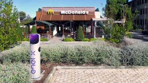 Auto elettriche: McDonald’s e Enel X, accordo su 200 colonnine