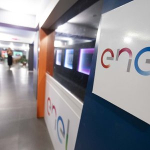Industria: Enel regina di ricavi. Sfida Intesa-Unicredit tra le banche