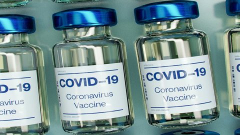 Johnson & Johnson: stop al vaccino negli Usa e in Europa