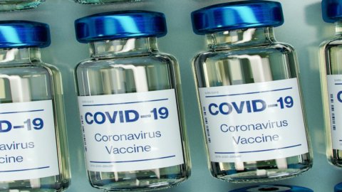 Vaccin Covid: Johnson & Johnson vine. Ok Ema până pe 15 martie