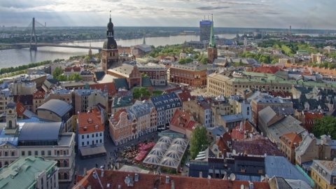 Latvia: emigrasi kaum muda menghambat pertumbuhan