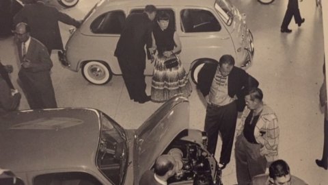 Fiat 600 Kaliforniya'ya indiğinde