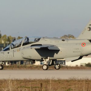 Leonardo: primele două M-345 livrate Forțelor Aeriene