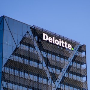 Pa: pochi giovani e poco digitale. La radiografia di Deloitte