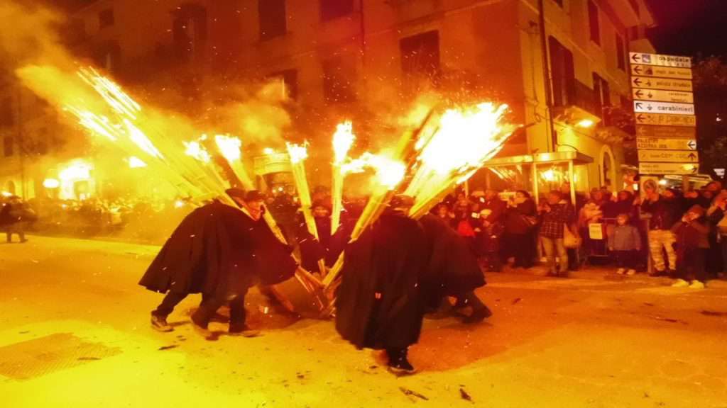 Kurutulmuş meyve yangınları. Agnone Indocciata'sı