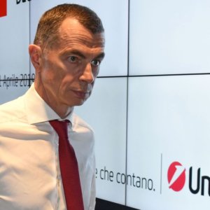 Прощание Мюстье топит Unicredit на фондовом рынке, в то время как другие банки бегут