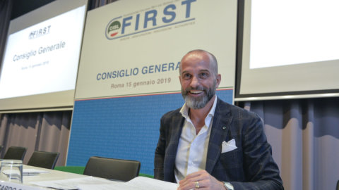 Banche italiane più che dimezzate in 30 anni, è fuga dai territori e la digitalizzazione non decolla. Lo studio di First Cisl