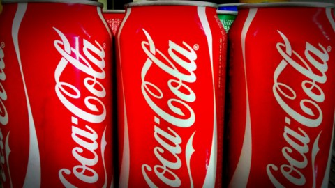 Coca-Cola, è crisi: tagliati 2.200 dipendenti