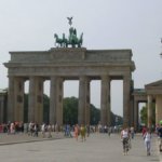 Germania, società immobiliari spaventate dopo il voto a Berlino: il rischio di esproprio delle case fa tremare i titoli in Borsa