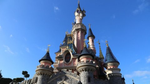Disneyland California: from amusement park to anti-Covid vaccine center