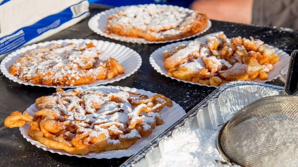 Pasteles fritos de carnaval hechos con miel