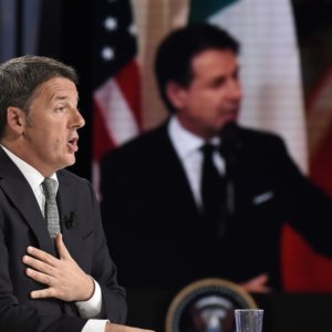 Reddito di cittadinanza: tra Conte e Renzi scontro al calor bianco. “Vieni senza scorta”, “Parli da mafioso”