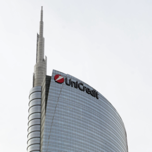 Unicredit, trimestrale: conti in crescita e buyback, pur con svalutazioni Russia che pesano per oltre un miliardo