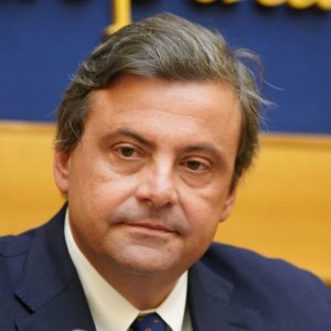 Calenda: “Se Draghi sale al Colle, chi governa?”