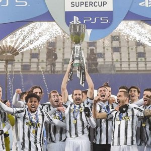 Supercupa Juve: CR7 îi dă lui Pirlo primul său trofeu