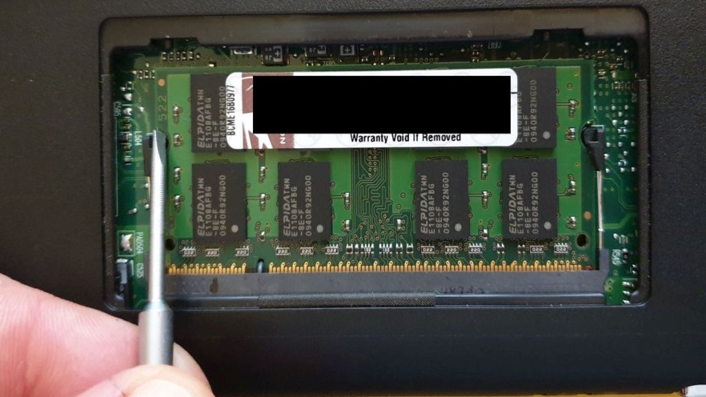 RAM メモリの取り外し