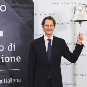 Stellantis, debutto boom in Borsa a Milano e Parigi e domani a Wall Street