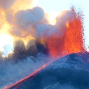 Etna, eruzione 16 febbraio: video e immagini