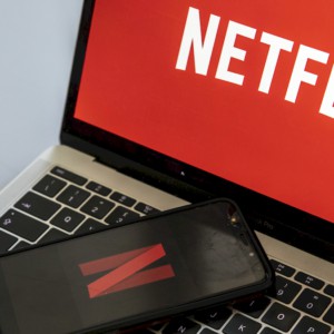 Netflix regina dei lockdown: +25% contro -10% del mercato