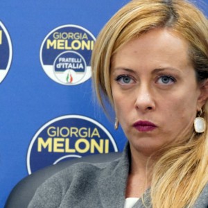Presidenzialismo, Meloni corregge Berlusconi: “Cambio al Colle solo nella legislatura dopo”