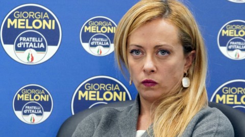 Presidenzialismo, Meloni corregge Berlusconi: “Cambio al Colle solo nella legislatura dopo”