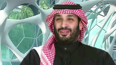 L’Arabia Saudita lancia green bond 100 anni: auto elettrica, impianti solari e piste da sci sul Mar Rosso