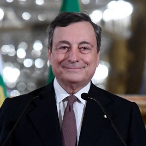 Draghi: “Lotta al Covid e ricostruzione: l’unità è un dovere”