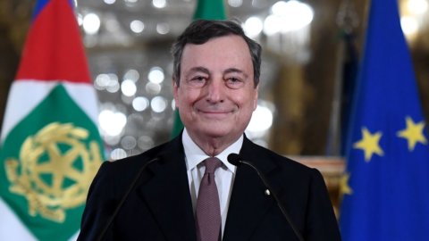 Draghi: “Lotta al Covid e ricostruzione: l’unità è un dovere”