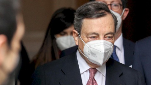 Vaccini, Draghi striglia le case farmaceutiche inadempienti