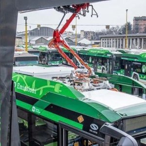 Milão, carregamento rápido para ônibus elétricos: "cheio" em 8 minutos