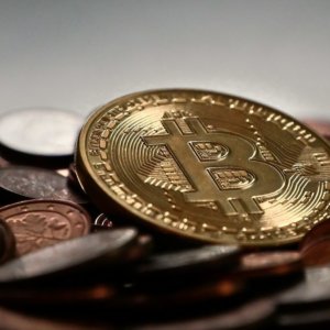 Ascesa e caduta del Bitcoin: in fumo 500 miliardi