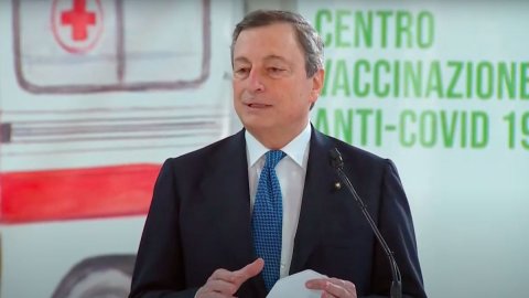 Draghi a Bergamo: “La campagna vaccini non si ferma, a qualunque costo”