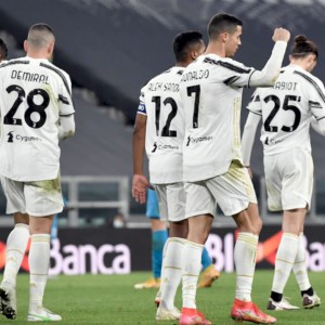 Juve redescobre o sorriso e CR7 chega a Pelé, entre Lazio e Toro adiamento com venenos