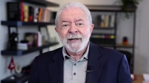 Vertice dei Brics: a sorpresa il presidente del Brasile Lula propone di usare lo yuan negli scambi con l’Argentina
