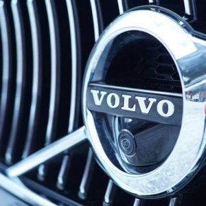 Volvo, è rivoluzione: solo auto elettriche e vendite online