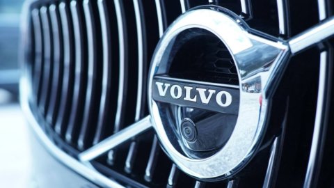 Volvo, è rivoluzione: solo auto elettriche e vendite online