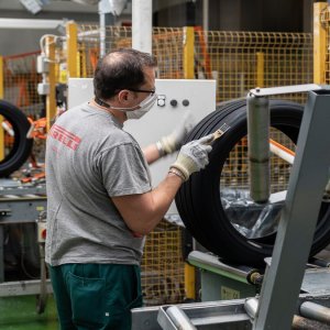 Pirelli: boom di ricavi e di utili nei primi 9 mesi del 2022, migliora la guidance