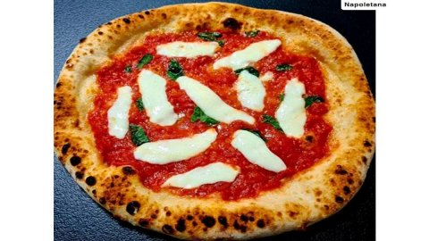 ピザ ナポレタナ: 最高の自家製はポーランド料理です