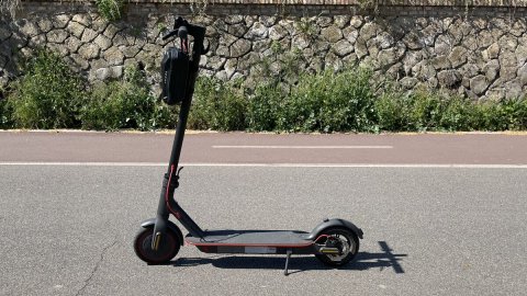 Elektrikli scooter: kurallar, sürüş, bakım