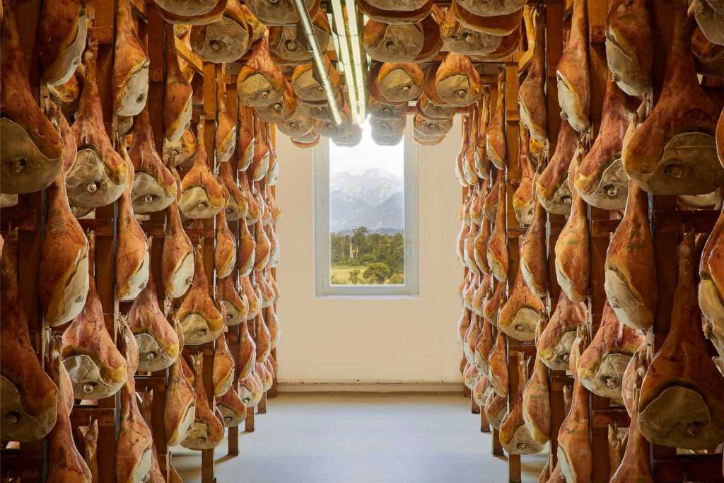 Essiccazione Prosciutti San Daniele