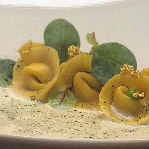 La ricetta dello chef Michele Iaconeta: tortelli e ostrica con il raro fagiolo del Papa