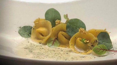 La ricetta dello chef Michele Iaconeta: tortelli e ostrica con il raro fagiolo del Papa